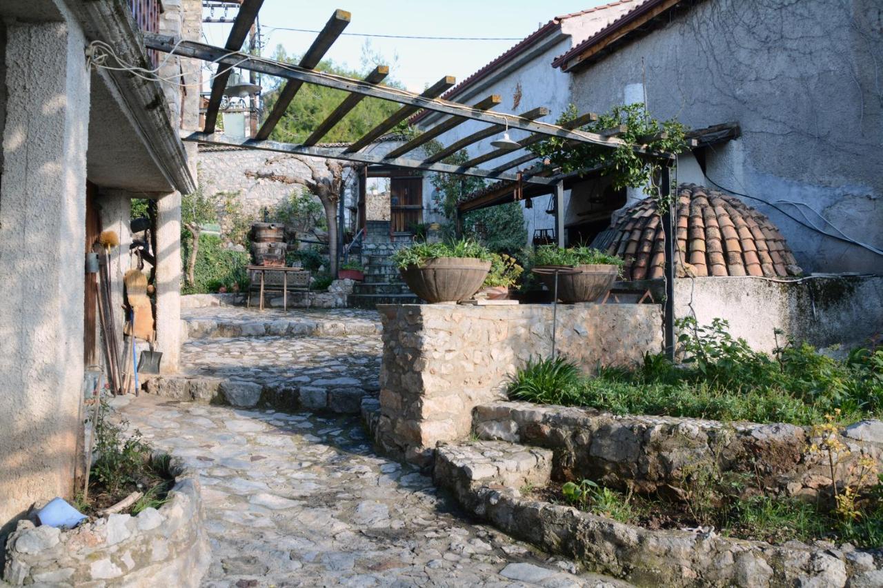 Giorgos' & Noula'S Cottage In Desfina Village- Near Delphi Exterior foto